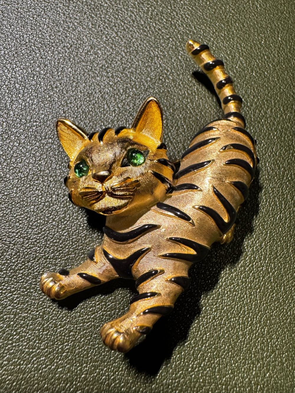 TRIFARI GOLD PLATED ENAMEL TIGER CUB KITTY KITTEN CAT BROOCH ARK SERIES